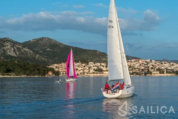 X 4-3 - Yacht Charter Sailica