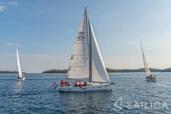 X 4-3 - Yacht Charter Sailica