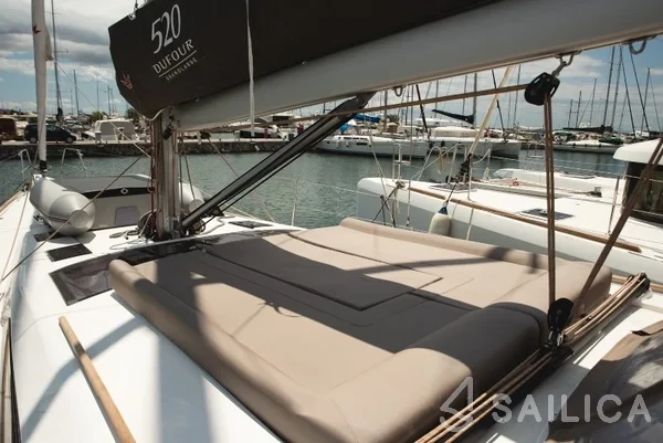 Dufour 520 GL - Yacht Charter Sailica