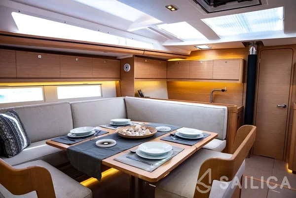 Dufour 520 GL - Yacht Charter Sailica