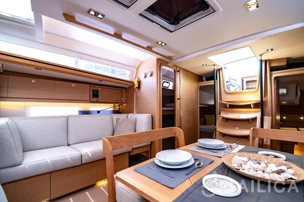 Dufour 520 GL - Yacht Charter Sailica