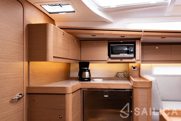 Dufour 520 GL - Yacht Charter Sailica