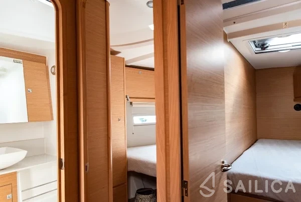 Dufour 520 GL - Yacht Charter Sailica