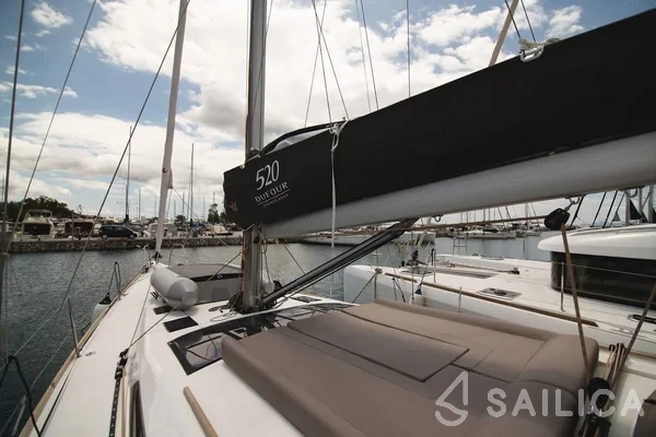 Dufour 520 GL - Yacht Charter Sailica