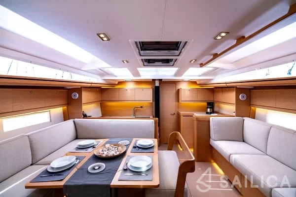 Dufour 520 GL - Yacht Charter Sailica