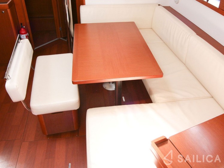 Oceanis 45 - Yacht Charter Sailica