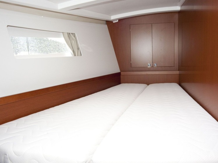 Oceanis 45 - Yacht Charter Sailica