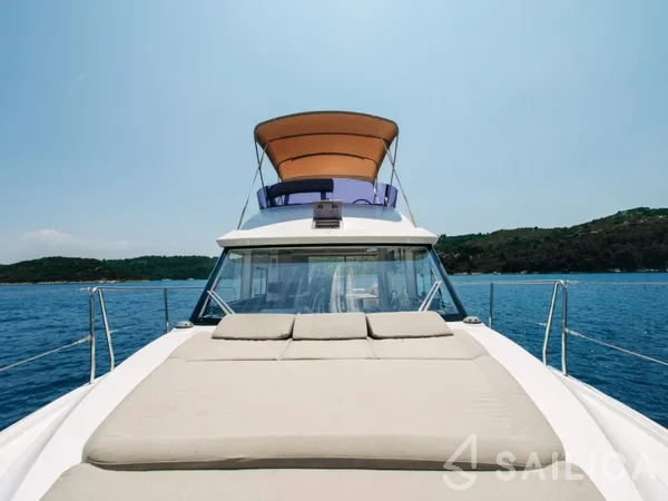 Bavaria E40 Fly - Yacht Charter Sailica