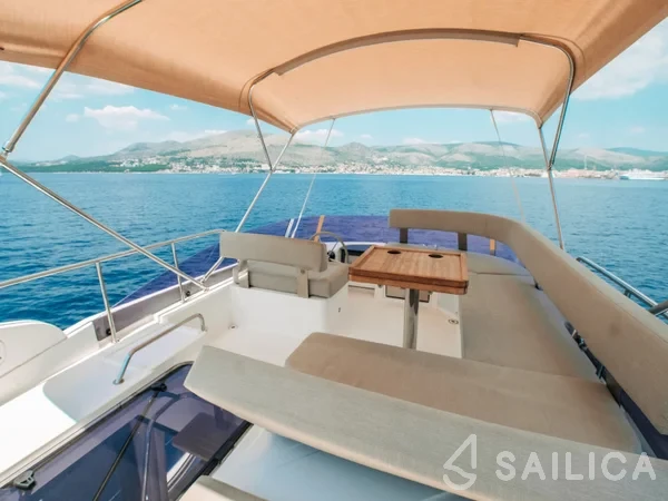 Bavaria E40 Fly - Yacht Charter Sailica