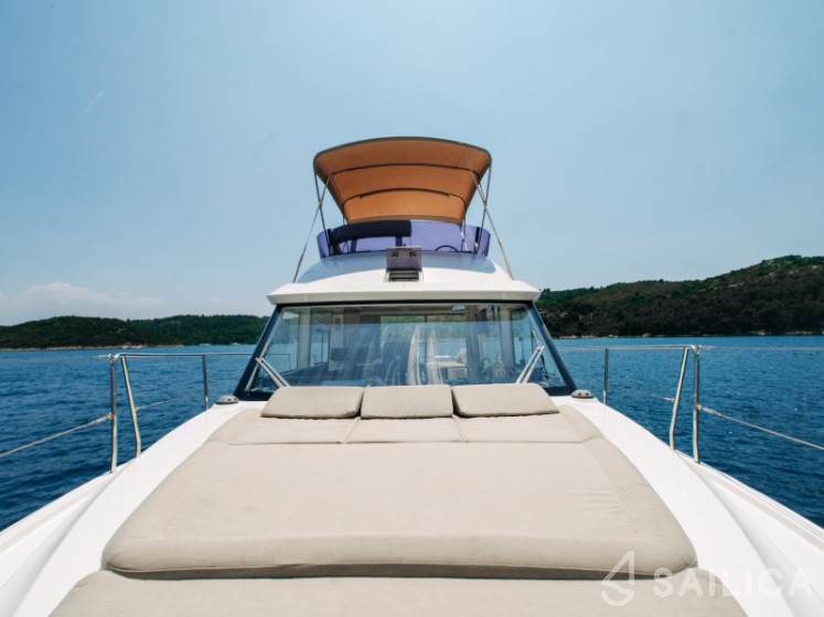 Bavaria E40 Fly - Yacht Charter Sailica