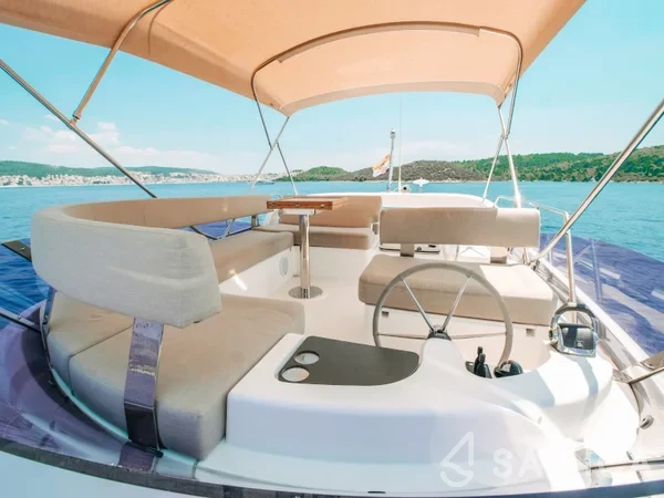 Bavaria E40 Fly - Yacht Charter Sailica