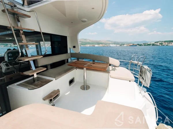 Bavaria E40 Fly - Yacht Charter Sailica