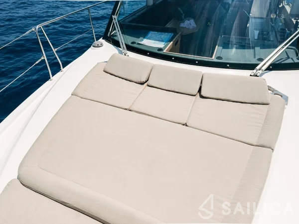 Bavaria E40 Fly - Yacht Charter Sailica