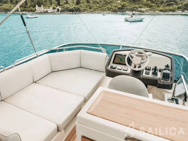 Monte Carlo 5 - Yacht Charter Sailica