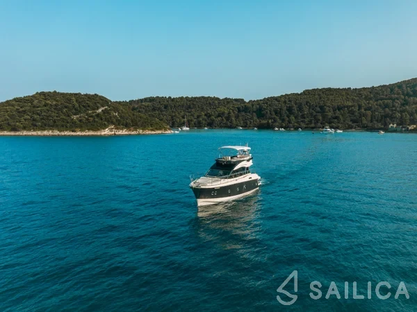 Monte Carlo 5 - Yacht Charter Sailica
