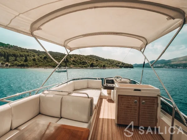 Monte Carlo 5 - Yacht Charter Sailica