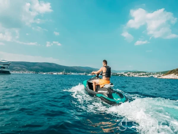 Monte Carlo 5 - Yacht Charter Sailica