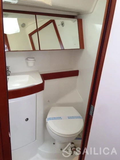 Oceanis 40 - Yacht Charter Sailica