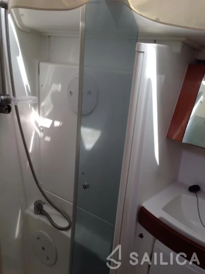 Oceanis 40 - Yacht Charter Sailica