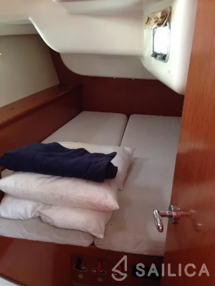 Oceanis 40 - Yacht Charter Sailica
