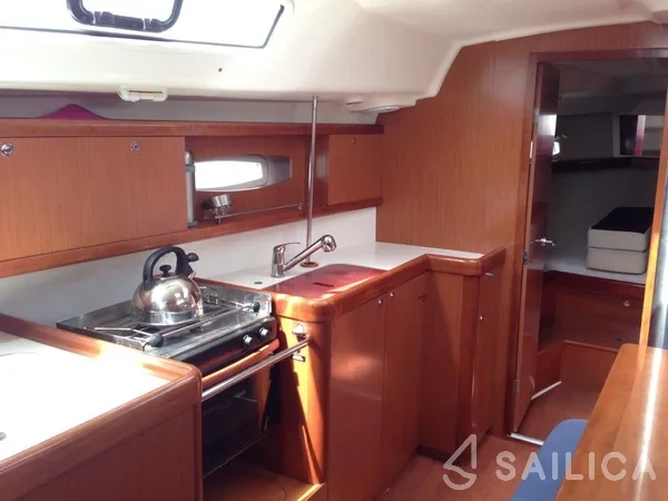 Oceanis 40 - Yacht Charter Sailica