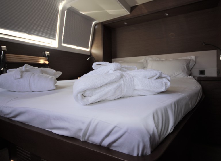 Lagoon 620 - Yacht Charter Sailica