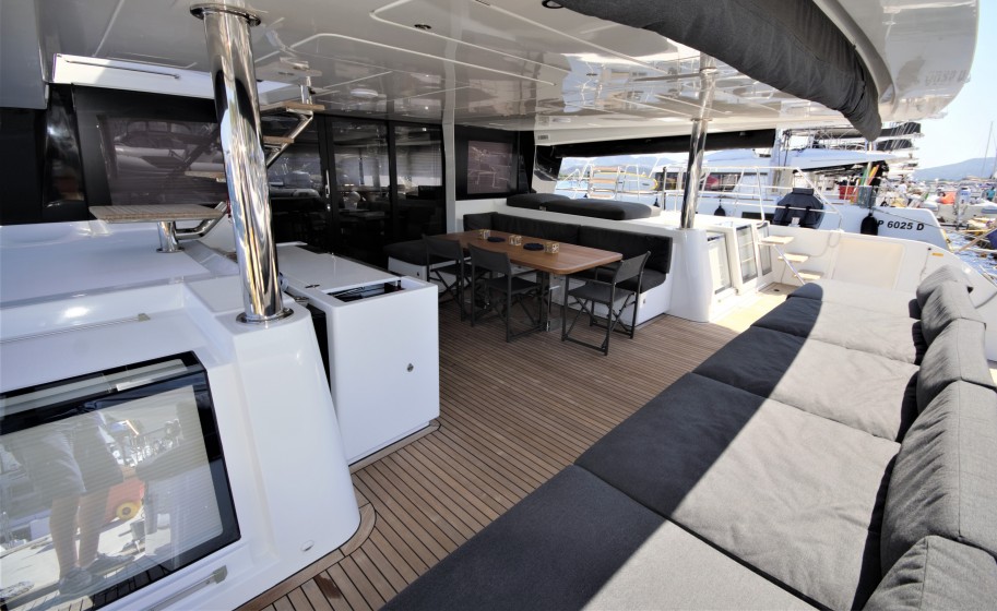 Lagoon 620 - Yacht Charter Sailica