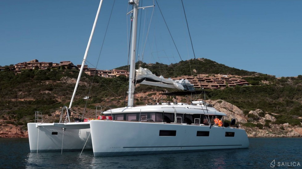 Lagoon 620 - Yacht Charter Sailica