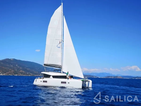 Lagoon 42 - Yacht Charter Sailica