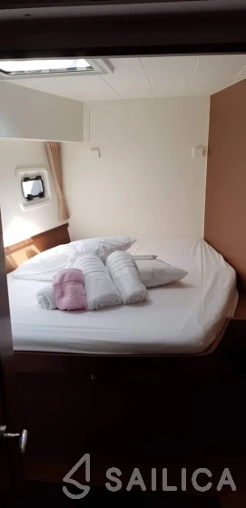 Lagoon 42 - Yacht Charter Sailica