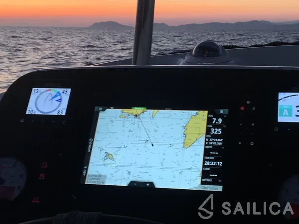 Lagoon 42 - Yacht Charter Sailica