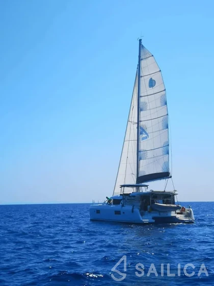 Lagoon 42 - Yacht Charter Sailica