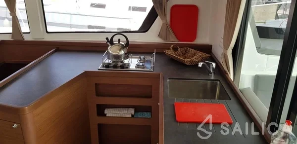 Lagoon 42 - Yacht Charter Sailica