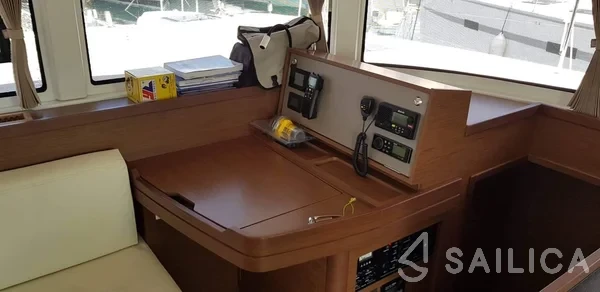 Lagoon 42 - Yacht Charter Sailica