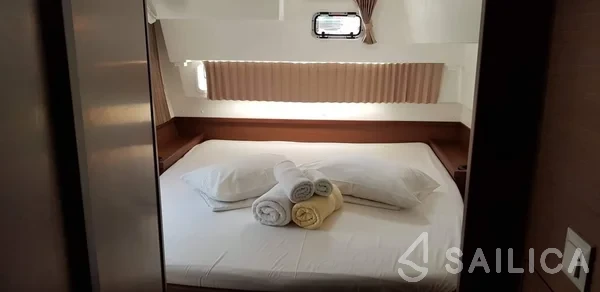 Lagoon 42 - Yacht Charter Sailica