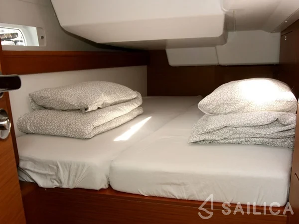 Sun Odyssey 479 - Yacht Charter Sailica