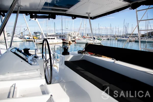Lagoon 450  Flybridge - Yacht Charter Sailica