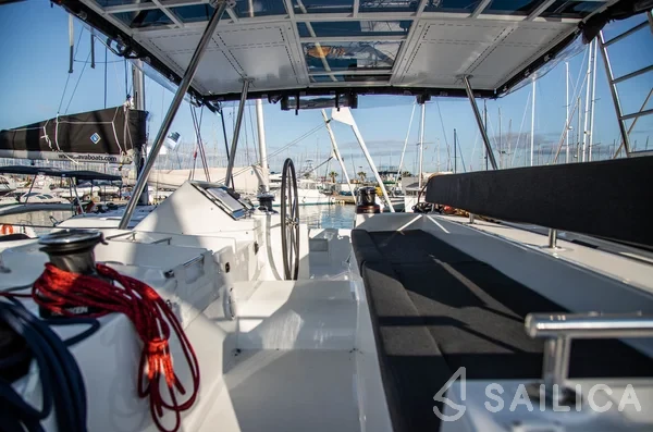 Lagoon 450  Flybridge - Yacht Charter Sailica