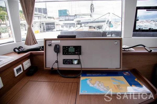Lagoon 450  Flybridge - Yacht Charter Sailica