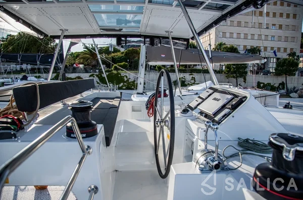 Lagoon 450  Flybridge - Yacht Charter Sailica