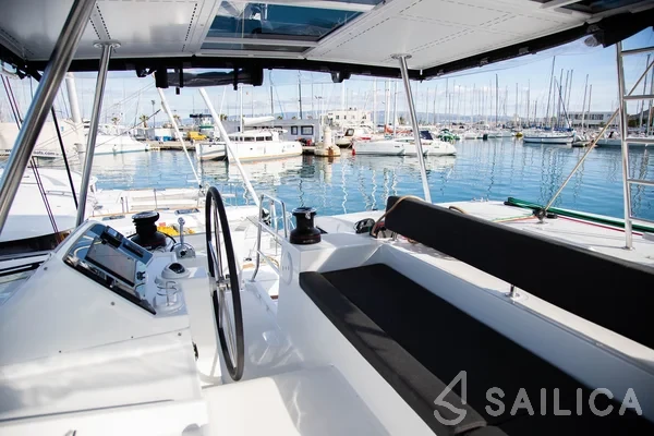 Lagoon 450  Flybridge - Yacht Charter Sailica