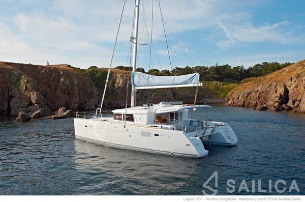 Lagoon 450  Flybridge - Yacht Charter Sailica