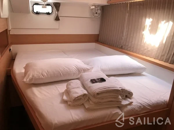 Lagoon 400 S2 - Yacht Charter Sailica