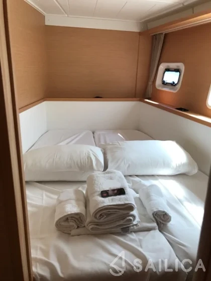 Lagoon 400 S2 - Yacht Charter Sailica