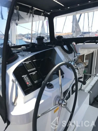 Lagoon 400 S2 - Yacht Charter Sailica