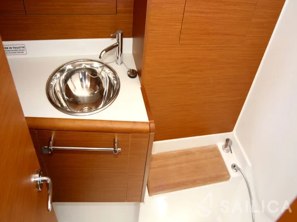 Sun Odyssey 419 - Yacht Charter Sailica