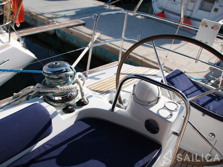 Jeanneau 53 - Yacht Charter Sailica
