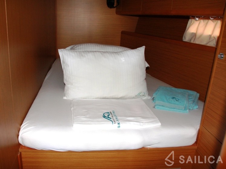 Jeanneau 53 - Yacht Charter Sailica