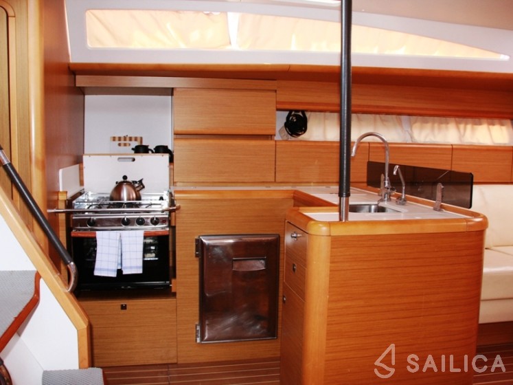 Jeanneau 53 - Yacht Charter Sailica