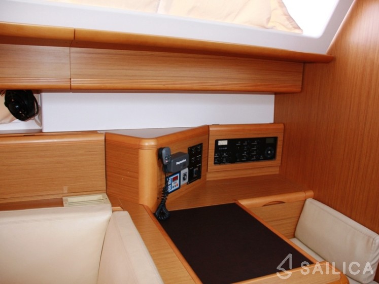 Jeanneau 53 - Yacht Charter Sailica